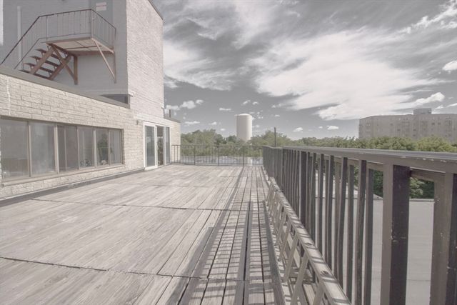 308 Quarry St 202, Quincy, MA 02170