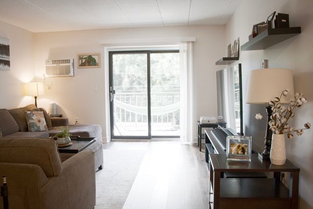 308 Quarry St 202, Quincy, MA 02170