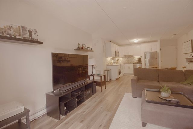 308 Quarry St 202, Quincy, MA 02170