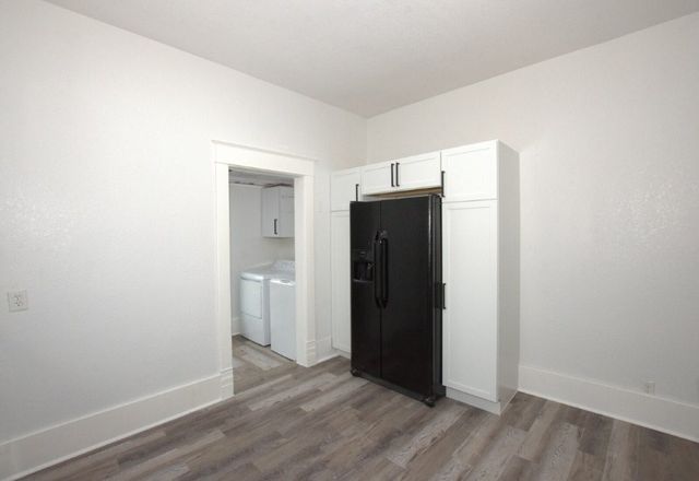 302 S McKinley Avenue, Joplin, MO 64801