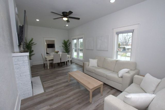 302 S McKinley Avenue, Joplin, MO 64801