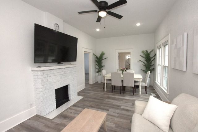 302 S McKinley Avenue, Joplin, MO 64801