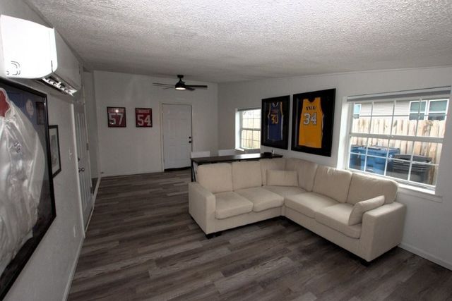 302 S McKinley Avenue, Joplin, MO 64801