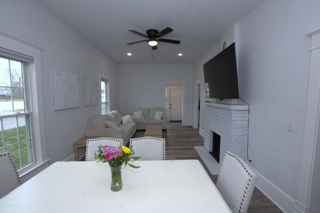 302 S McKinley Avenue, Joplin, MO 64801