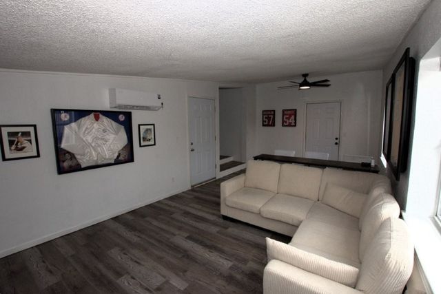 302 S McKinley Avenue, Joplin, MO 64801