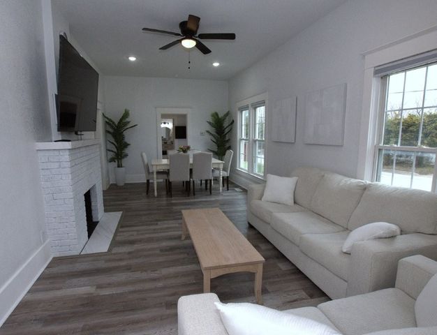 302 S McKinley Avenue, Joplin, MO 64801