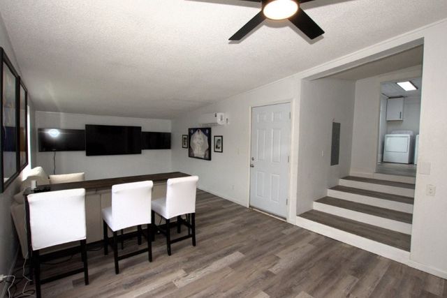 302 S McKinley Avenue, Joplin, MO 64801