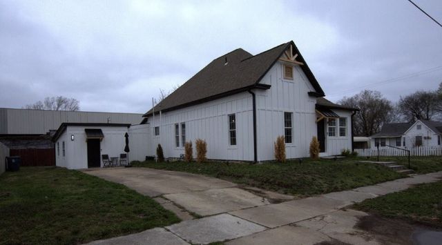 302 S McKinley Avenue, Joplin, MO 64801