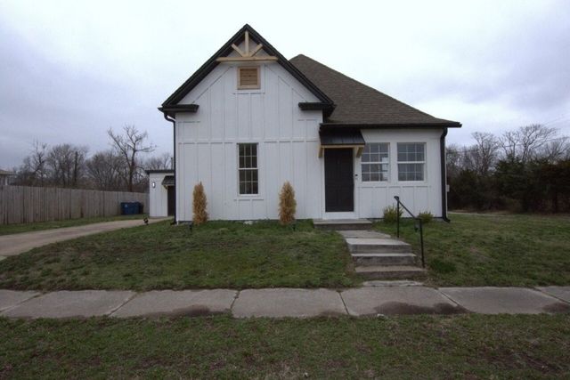 302 S McKinley Avenue, Joplin, MO 64801