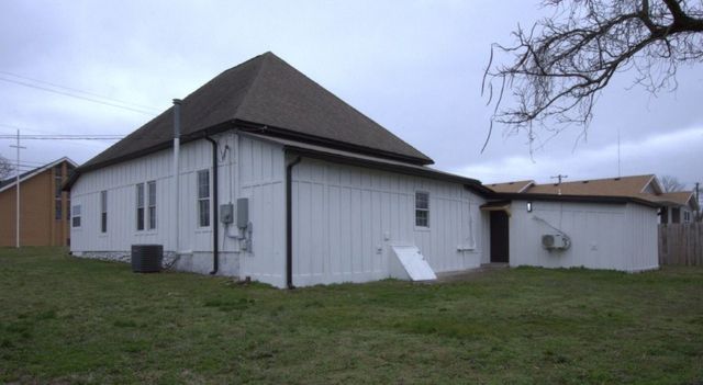 302 S McKinley Avenue, Joplin, MO 64801