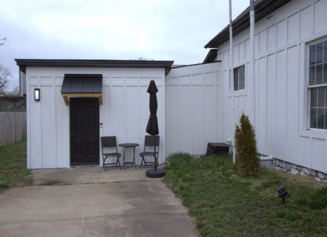 302 S McKinley Avenue, Joplin, MO 64801