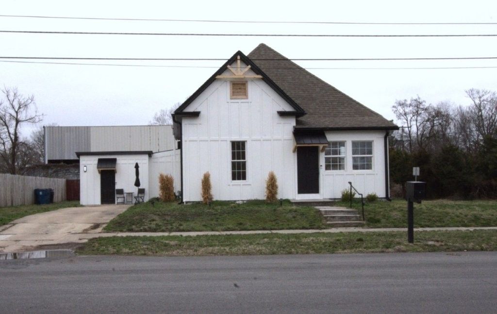 302 S McKinley Avenue, Joplin, MO 64801