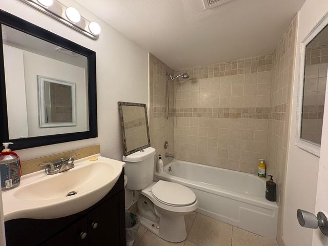 2 Kent A, West Palm Beach, FL 33417
