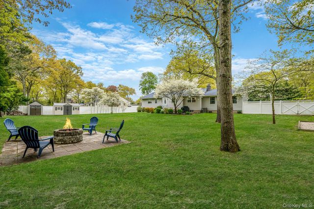 19 Pumpkin Road, Saint James, NY 11780