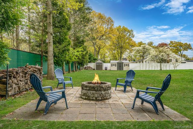 19 Pumpkin Road, Saint James, NY 11780