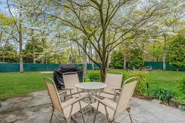 19 Pumpkin Road, Saint James, NY 11780