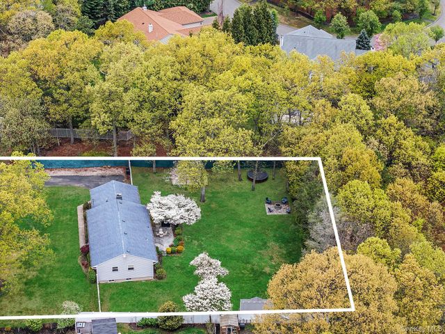 19 Pumpkin Road, Saint James, NY 11780