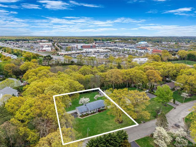 19 Pumpkin Road, Saint James, NY 11780