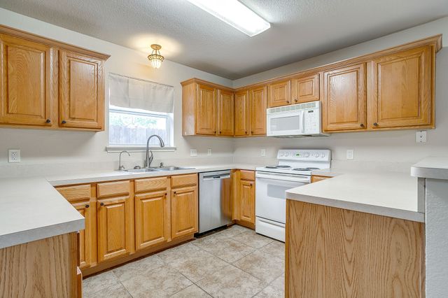 1013 Aaron Drive, Burleson, TX 76028