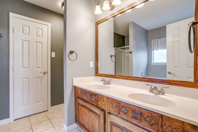 1013 Aaron Drive, Burleson, TX 76028