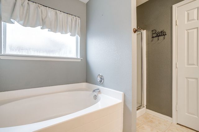 1013 Aaron Drive, Burleson, TX 76028