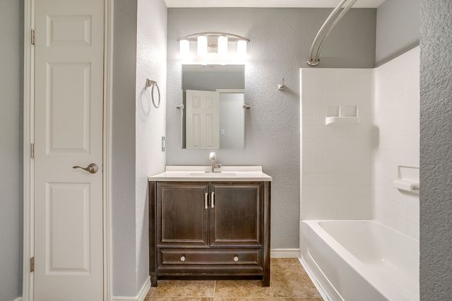 1013 Aaron Drive, Burleson, TX 76028