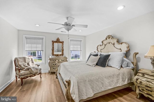 3 MARINA CT, Mount Laurel, NJ 08054