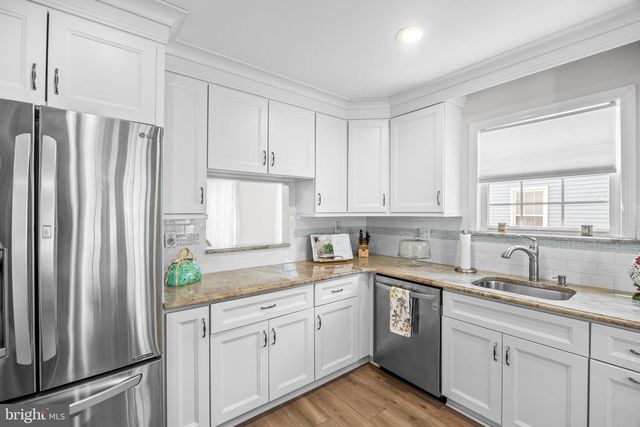 3 MARINA CT, Mount Laurel, NJ 08054
