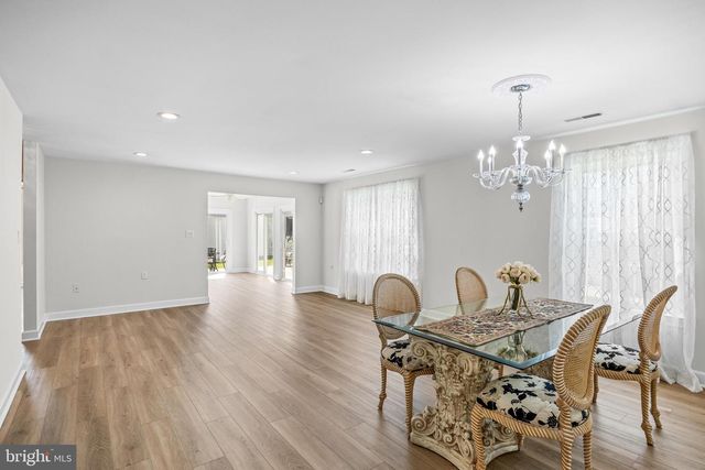 3 MARINA CT, Mount Laurel, NJ 08054