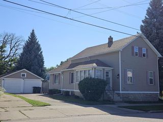 417 W 8TH AVENUE, Oshkosh, WI 54902