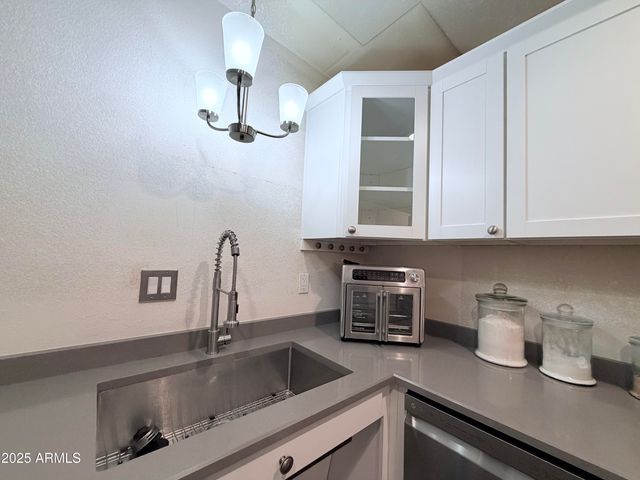 5046 W NEW WORLD Drive, Glendale, AZ 85302