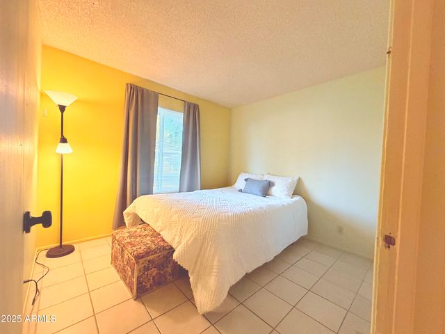 5046 W NEW WORLD Drive, Glendale, AZ 85302