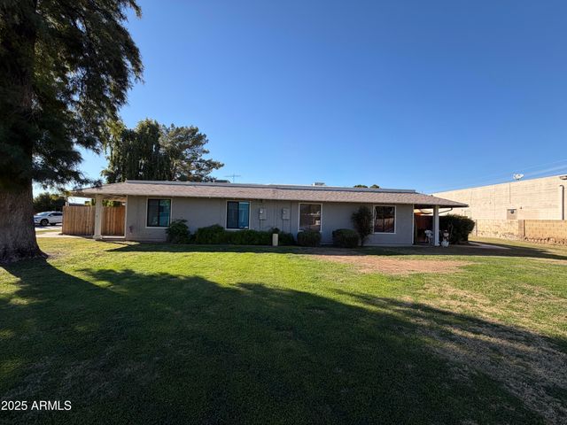 5046 W NEW WORLD Drive, Glendale, AZ 85302