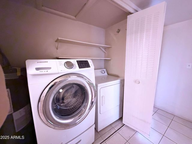 5046 W NEW WORLD Drive, Glendale, AZ 85302