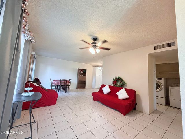 5046 W NEW WORLD Drive, Glendale, AZ 85302