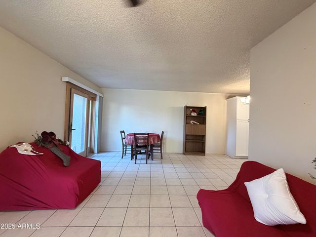 5046 W NEW WORLD Drive, Glendale, AZ 85302