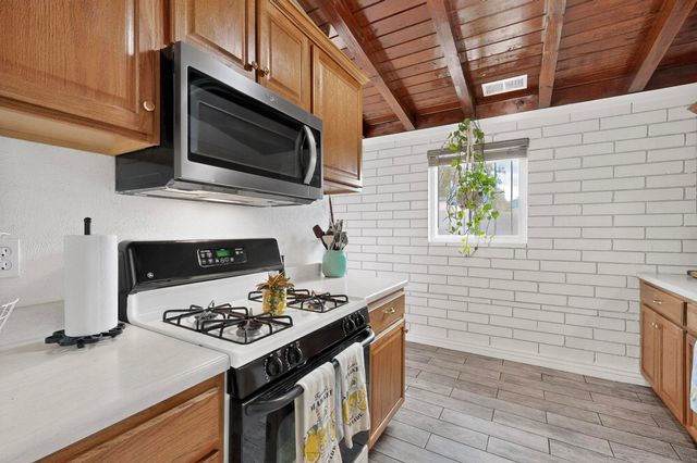 1212 Gretta Street NE, Albuquerque, NM 87112