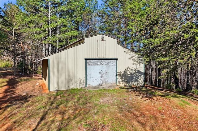 1139 Davis Road W, Fairmount, GA 30139