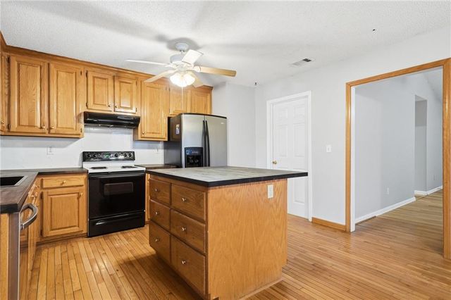 1139 Davis Road W, Fairmount, GA 30139