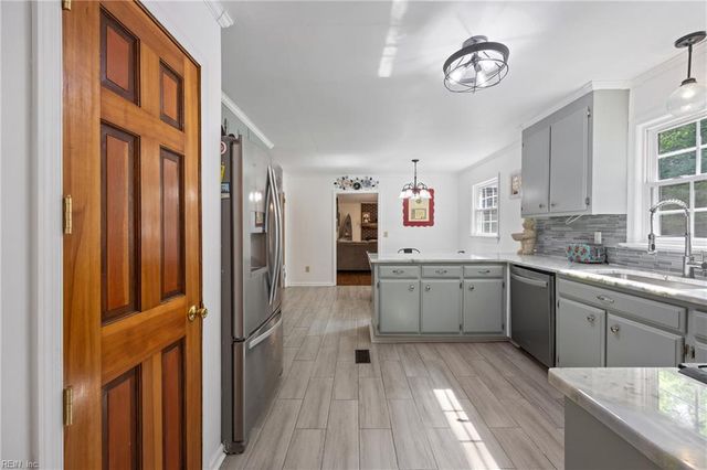 943 Lacon DR, Newport News, VA 23608