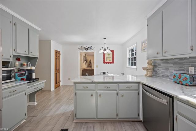943 Lacon DR, Newport News, VA 23608