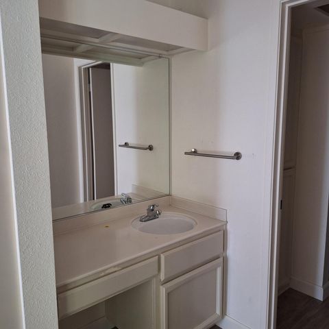 5080 Village Oaks Dr, Rocklin, CA 95677