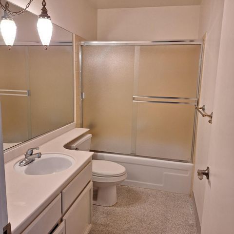 5080 Village Oaks Dr, Rocklin, CA 95677