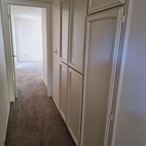 5080 Village Oaks Dr, Rocklin, CA 95677