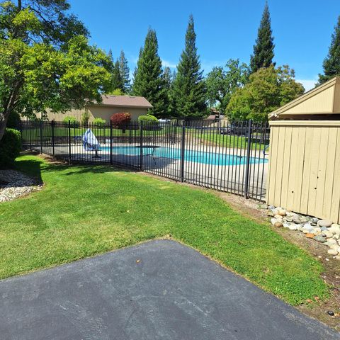 5080 Village Oaks Dr, Rocklin, CA 95677