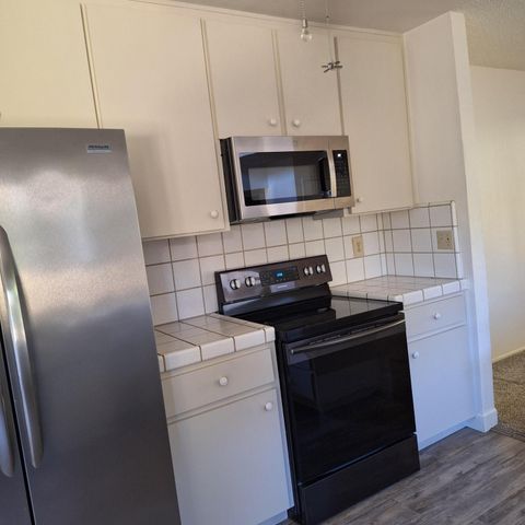 5080 Village Oaks Dr, Rocklin, CA 95677