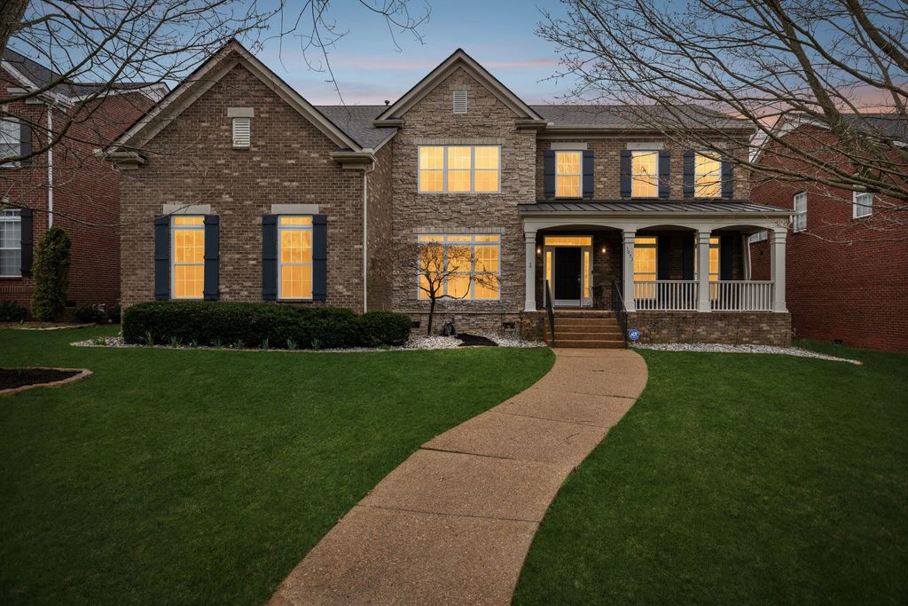 3053 Oxford Glen Dr, Franklin, TN 37067