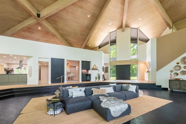 8100 160th AVENUE, Bristol, WI 53104