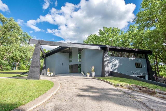 8100 160th AVENUE, Bristol, WI 53104