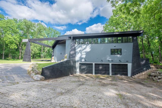 8100 160th AVENUE, Bristol, WI 53104